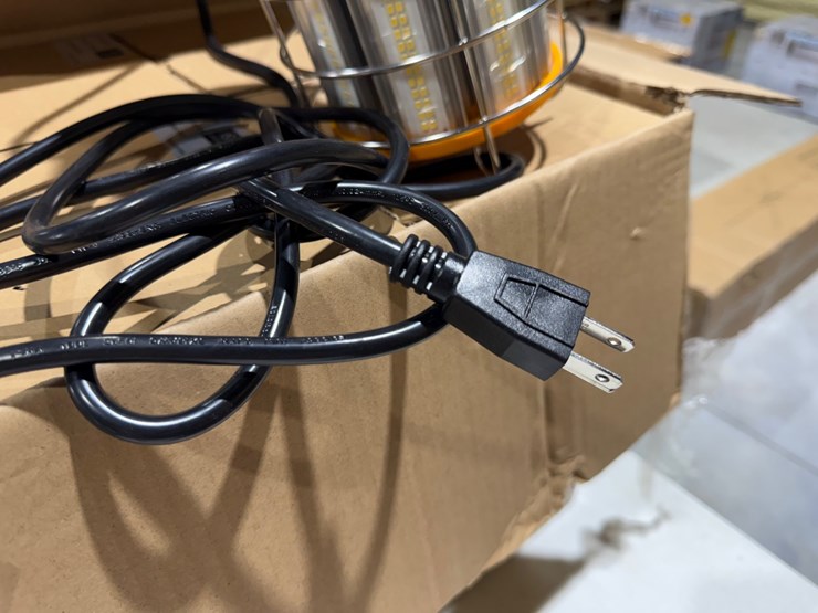 #49781-•-lot-of-(4)-unused-150-watt-360-hanging-lights-image-5