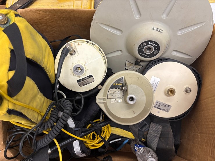 #3510-•-miscellaneous-trimble-gps-equipment-|-located-in-st.-rose,-la-image-2
