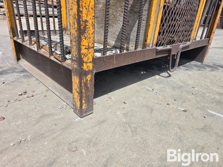 steel-crate-w/form-hardware-image-17