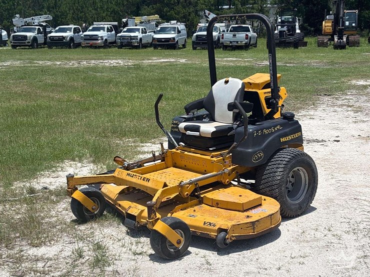 2015-hustler-super-z-72in-zero-turn-mower-image-1