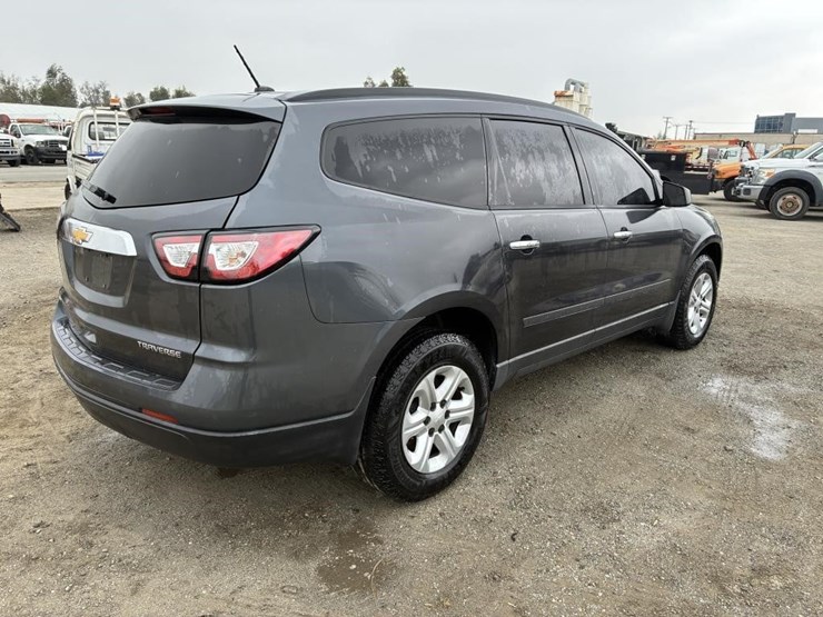 2014-chevrolet-traverse-image-3