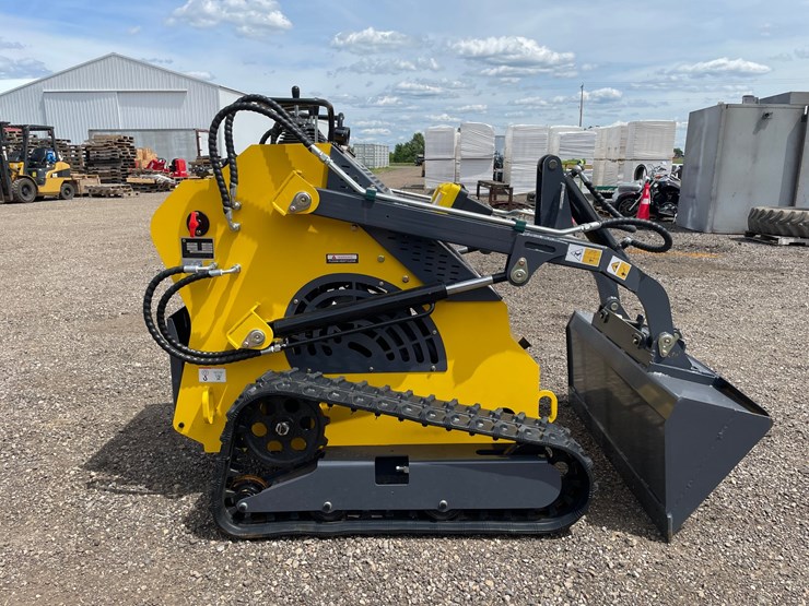 #2826-•-2026-landhero-mini-skid-steer-loader-image-4