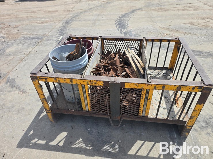 steel-crate-w/form-hardware-image-6