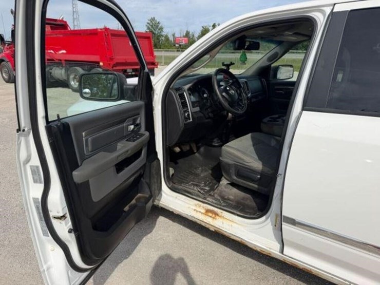 2017-ram-1500-slt-image-13