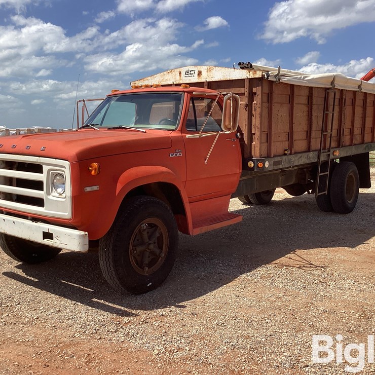 1975 DODGE D600