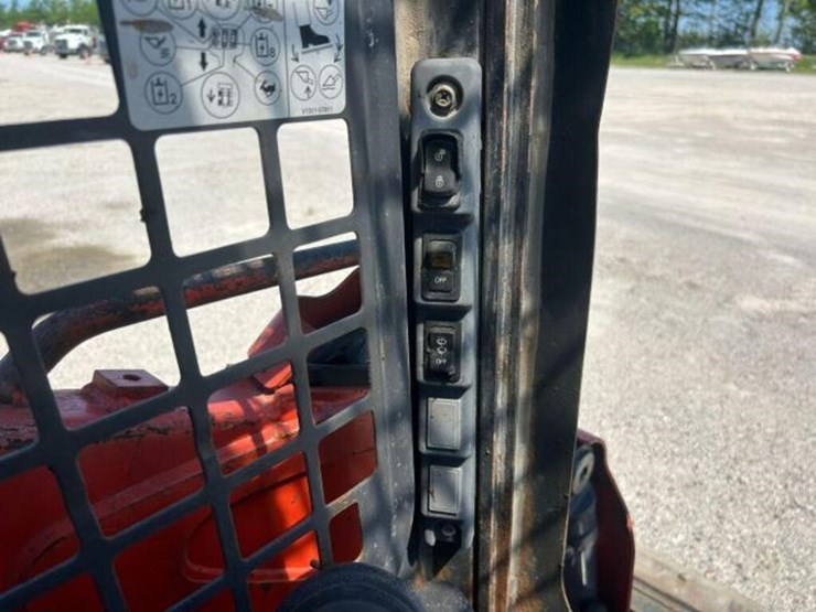 2018-kubota-ssv65-image-12