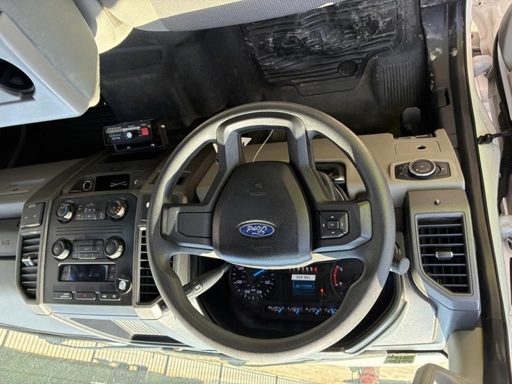 2017-ford-f350-image-16