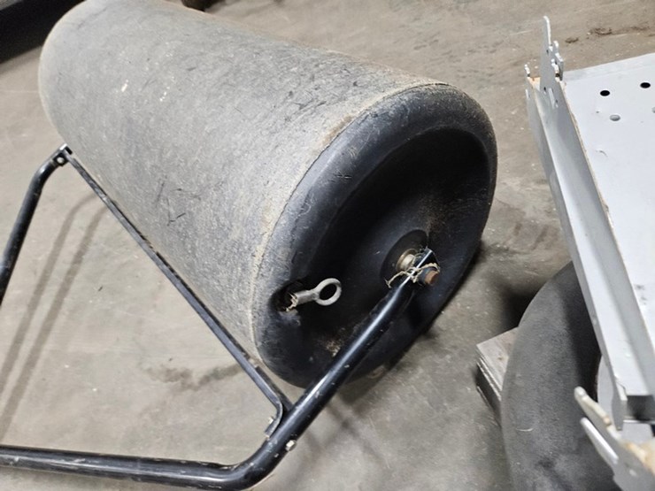 #333-•-40"-pull-behind-lawn-roller-image-12
