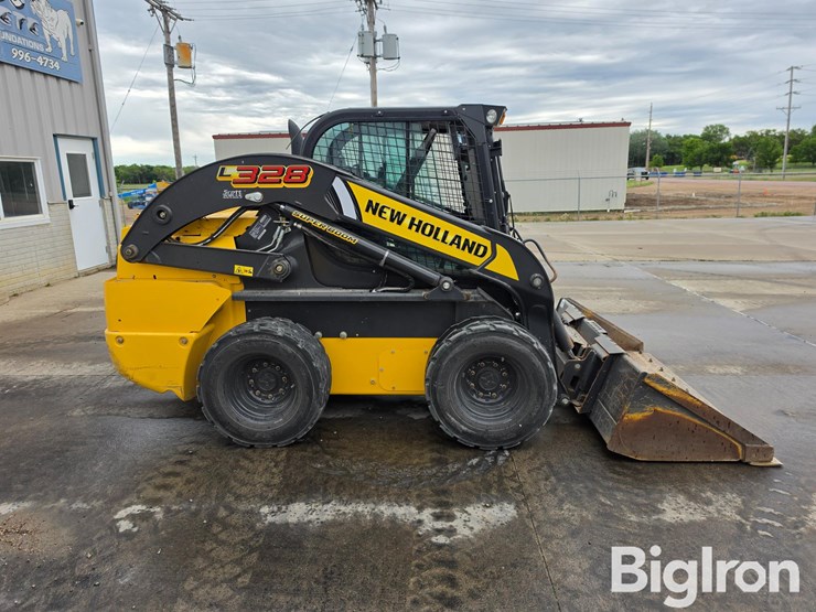2021-new-holland-l328-image-4