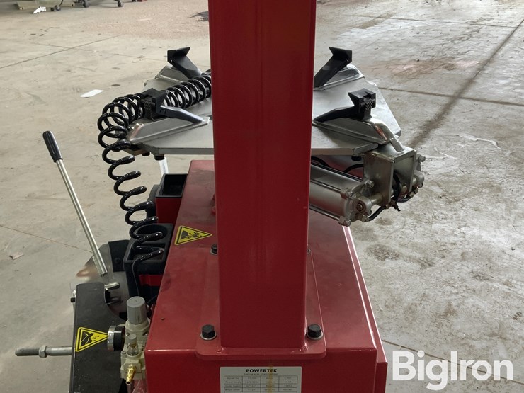 2026-massey-ferguson-730-image-16