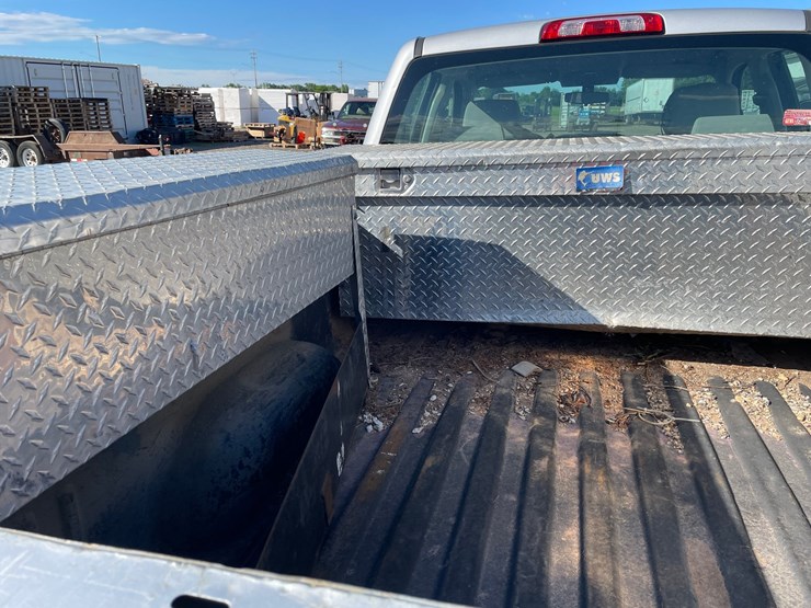 2015-chevrolet-2500-image-23