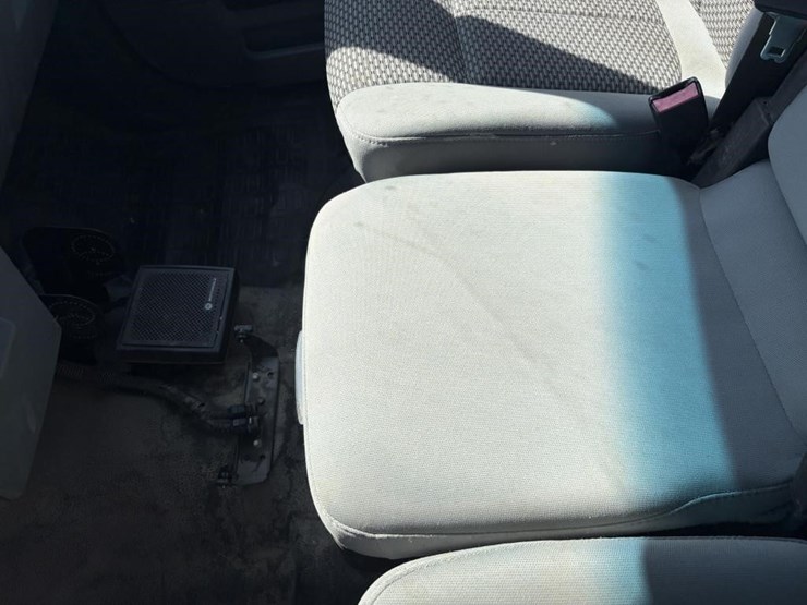 2011-ford-f550-image-19