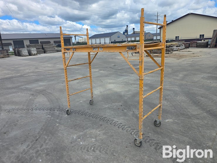 rolling-scaffold-image-1