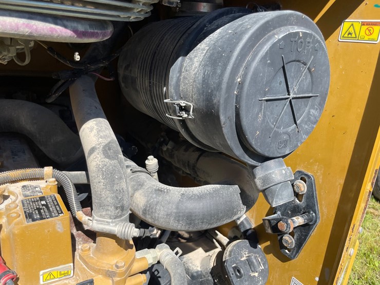 2020-caterpillar-246d3-image-39