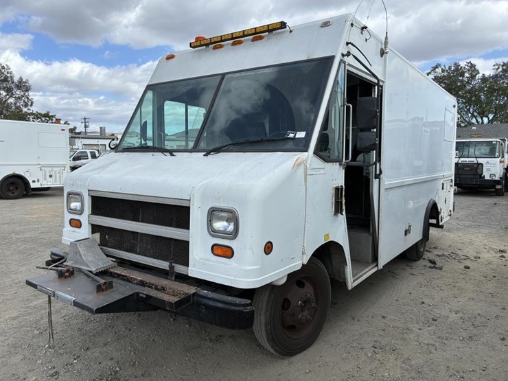 2002-workhorse-p42-image-1