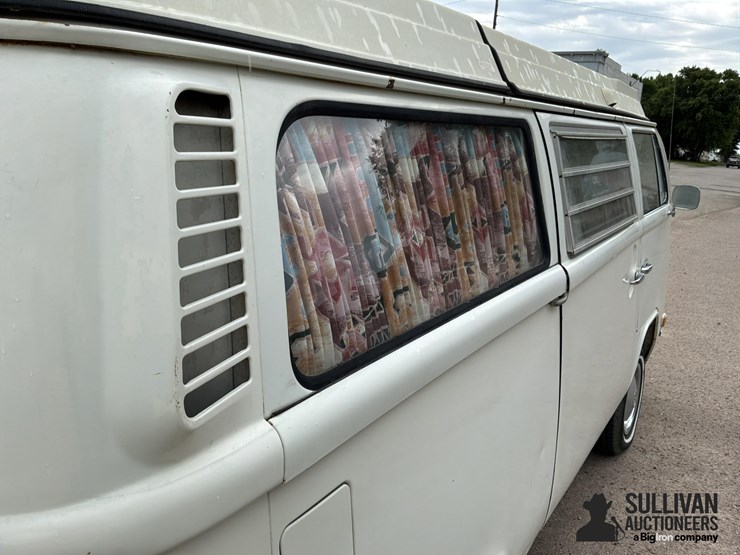 1973-volkswagen-kombi-campmobile-3-door-camper-bus-image-14