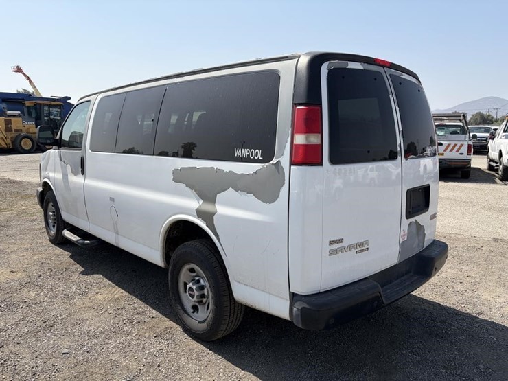 2011-gmc-3500-image-4