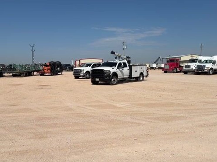 2024-ram-5500-crew-cab-mechanics-truck,-4x4-image-1