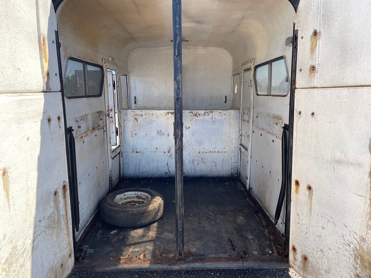 #2433-•-triggs-15'-two-place-horse-trailer,-(no-title)-image-19