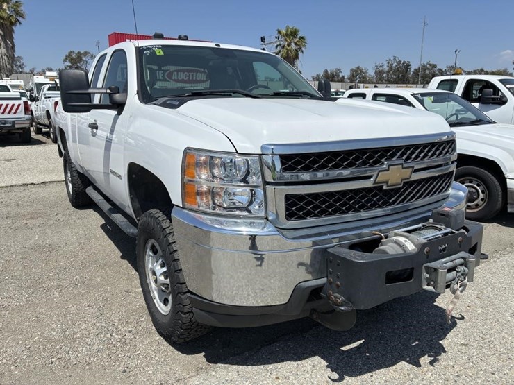 2011-chevrolet-2500hd-image-2