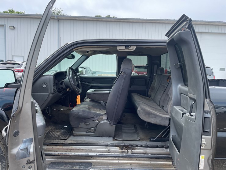 2006-gmc-2500hd-image-21