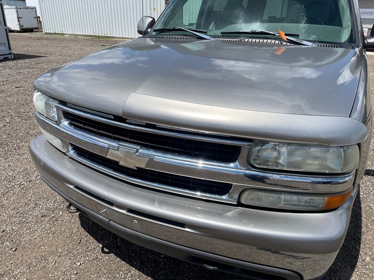 2003-chevrolet-tahoe-image-2