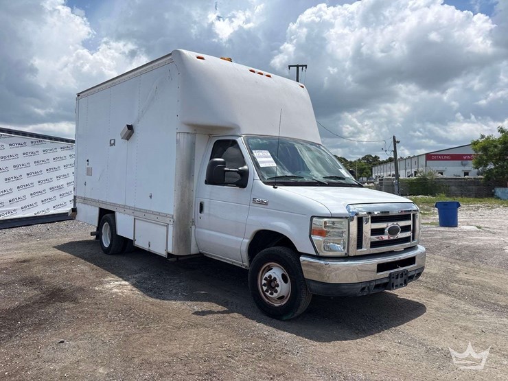 2014-ford-e450-image-2
