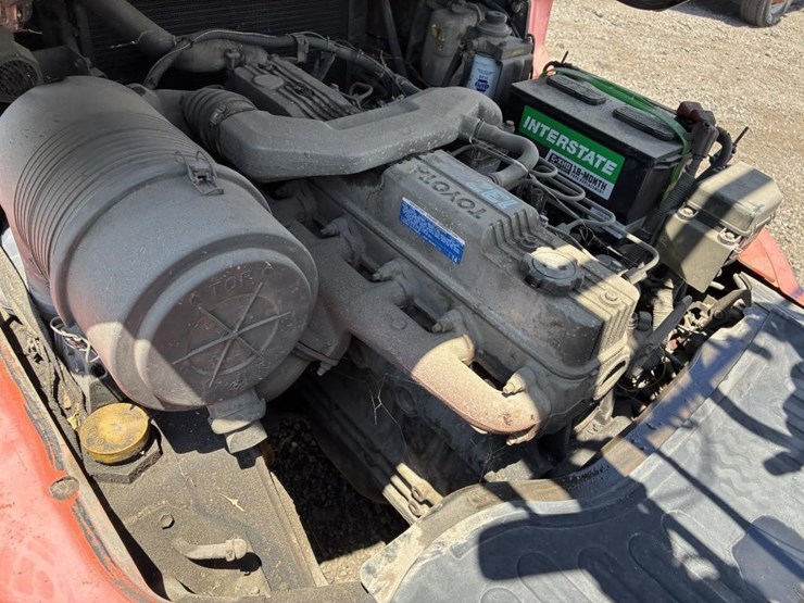 2001-toyota-7fdu35-image-23