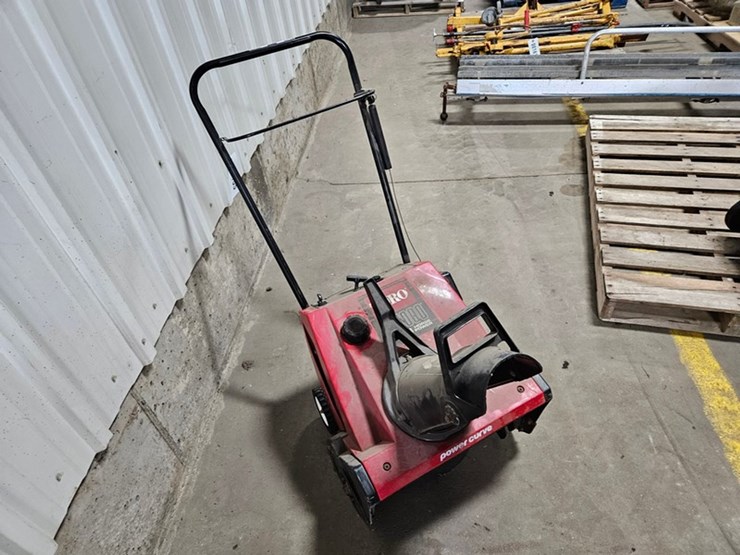 #155-•-toro-ccr1000-snow-thrower-image-4