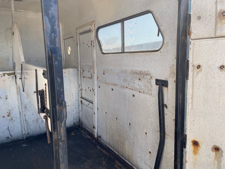 #2433-•-triggs-15'-two-place-horse-trailer,-(no-title)-image-23