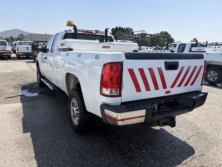 2012-gmc-sierra-2500-image-4