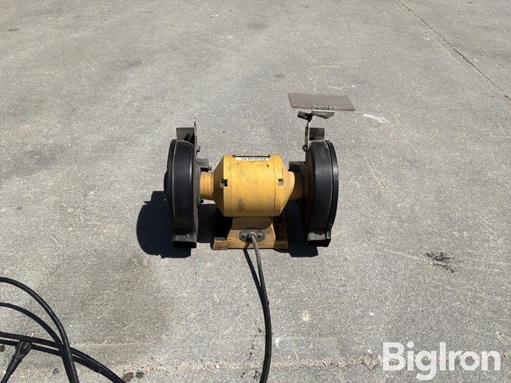 2011-dewalt-8”-bench-grinder-image-6