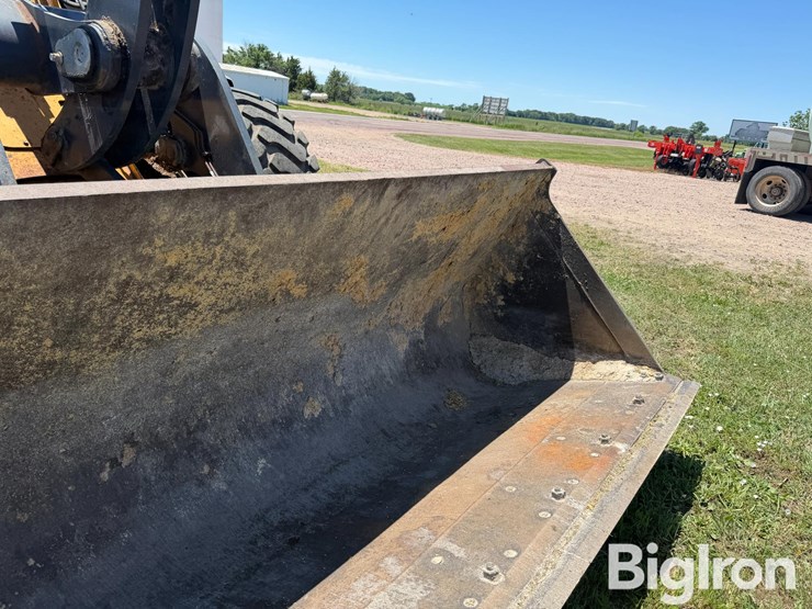 2013-deere-624k-image-15