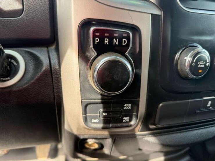 2017-ram-1500-slt-image-11