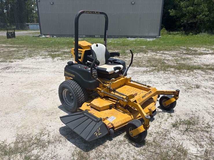 2015-hustler-super-z-72in-zero-turn-mower-image-3