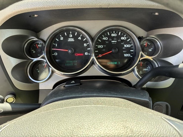 2012-chevrolet-silverado-2500-image-18