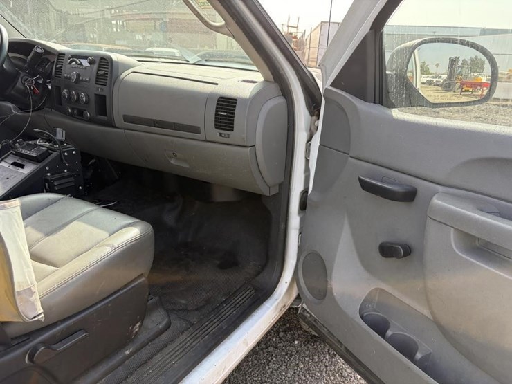 2011-chevrolet-silverado-2500-image-11