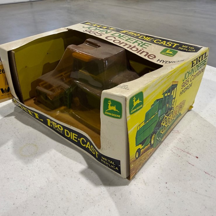 #47266 • John Deere 985 Combine Vintage Toy