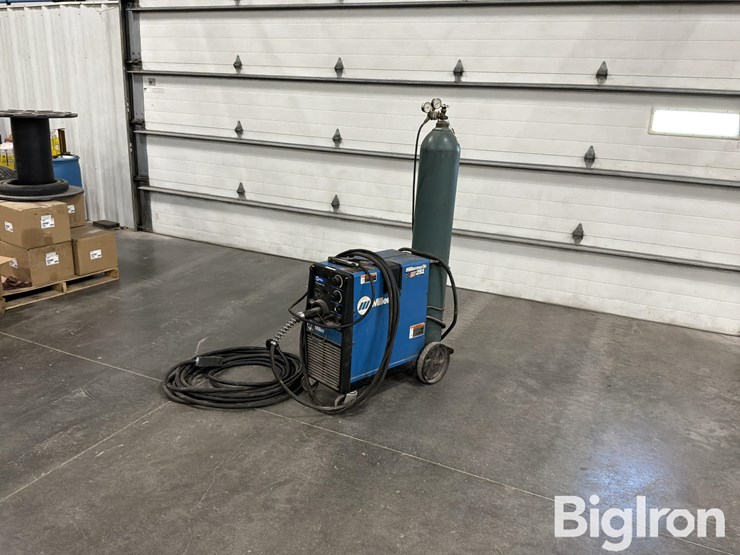 miller-millermatic-251-wire-welder-image-1
