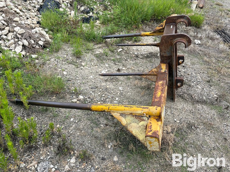 caterpillar-bale-lifter-image-7
