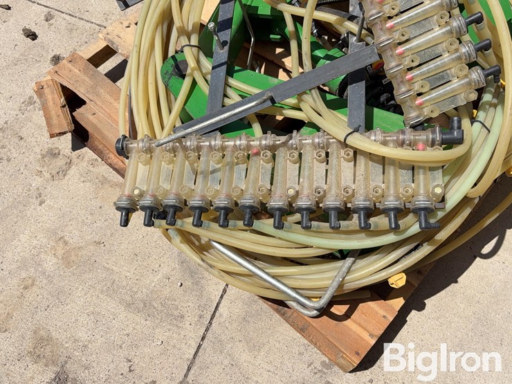 john-blue-24r30-liquid-fertilizer-system-image-16