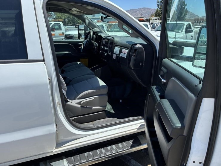 2015-gmc-2500-image-10