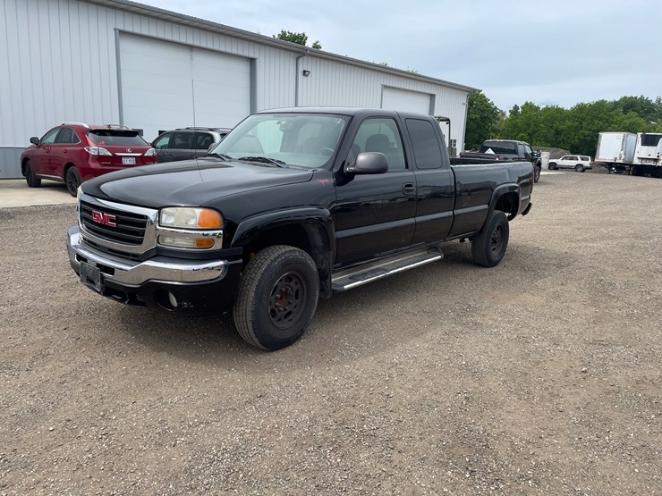 2006-gmc-2500hd-image-1