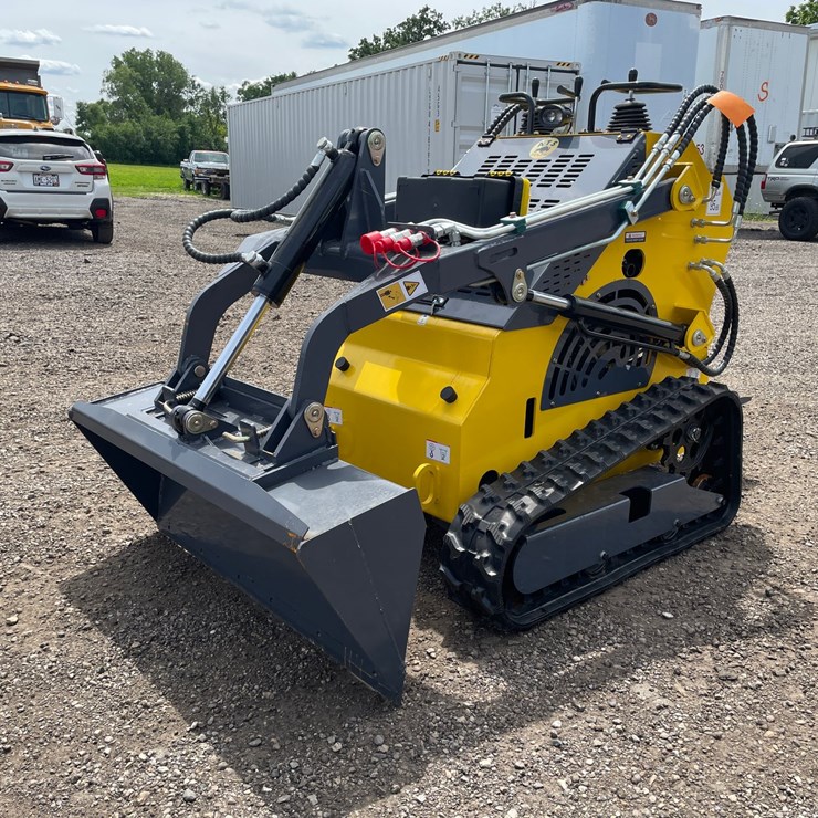 #2825 • 2026 Landhero Mini Skid Steer Loader