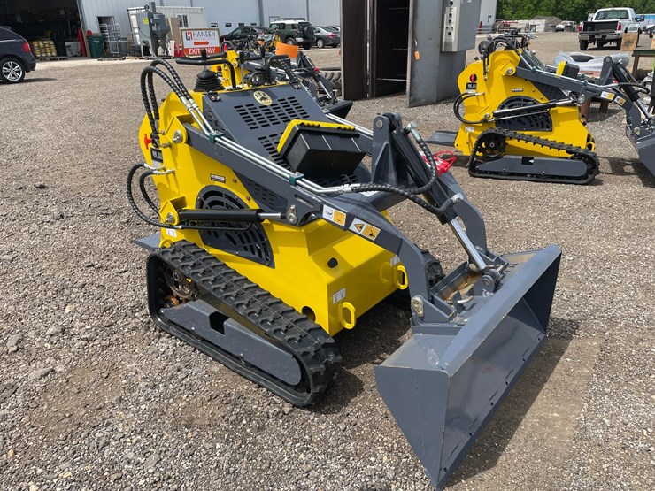 #2824-•-2026-landhero-mini-skid-steer-loader-image-3