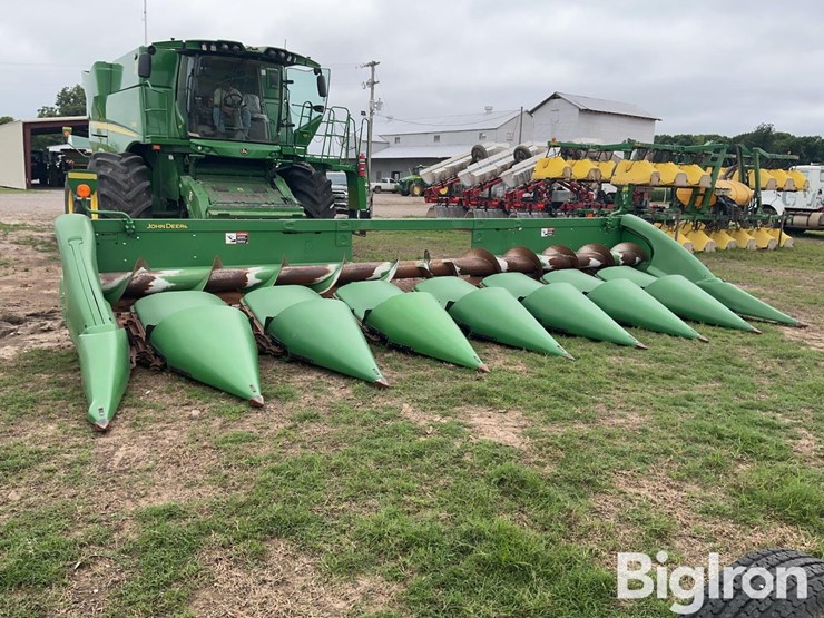 2018-john-deere-708c-image-2
