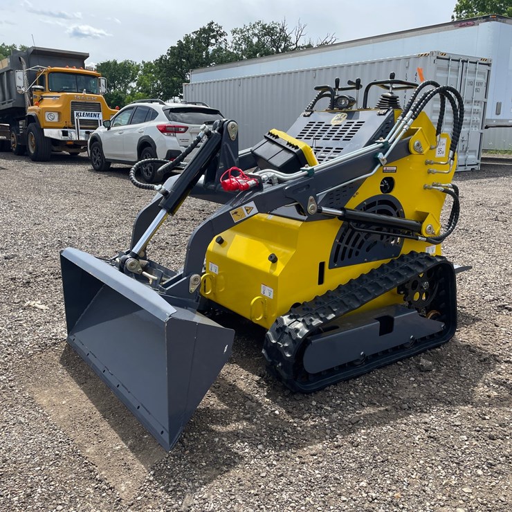 #2824 • 2026 Landhero Mini Skid Steer Loader