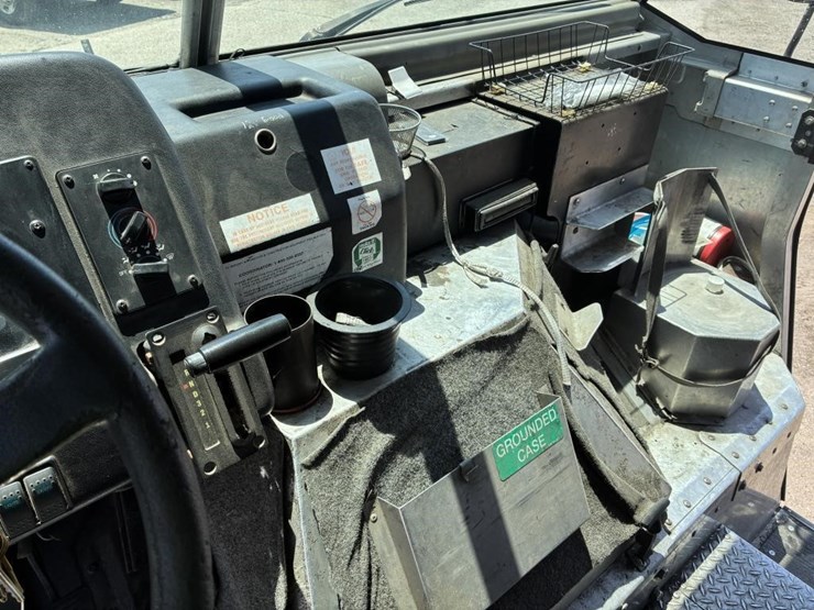 2002-workhorse-p42-image-24