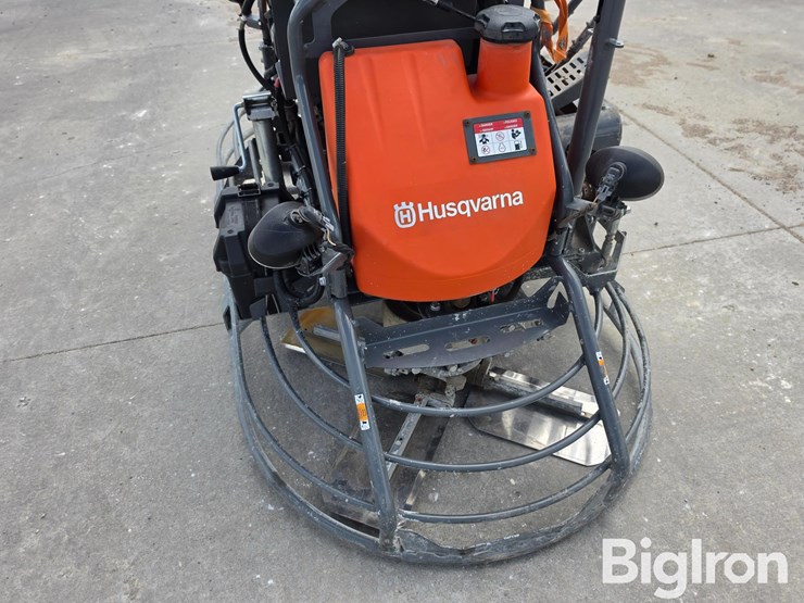 husqvarna-crt36-ride-on-trowel-image-17