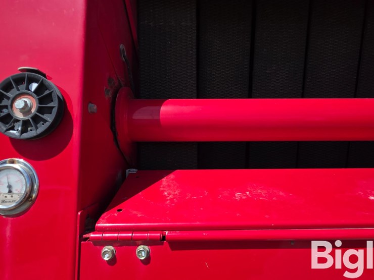 2011-massey-ferguson-2846a-image-17